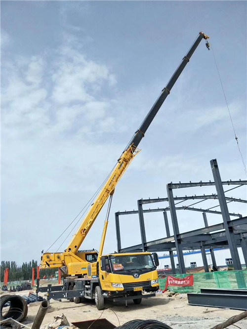 北戴河区超高层建筑钢结构吊装案例